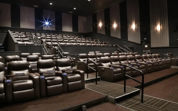 cinepolis-westlake-theater-hall Spacious auditorium with leather reclining seats and dim lighting at Cinépolis Luxury Cinemas Westlake Village.